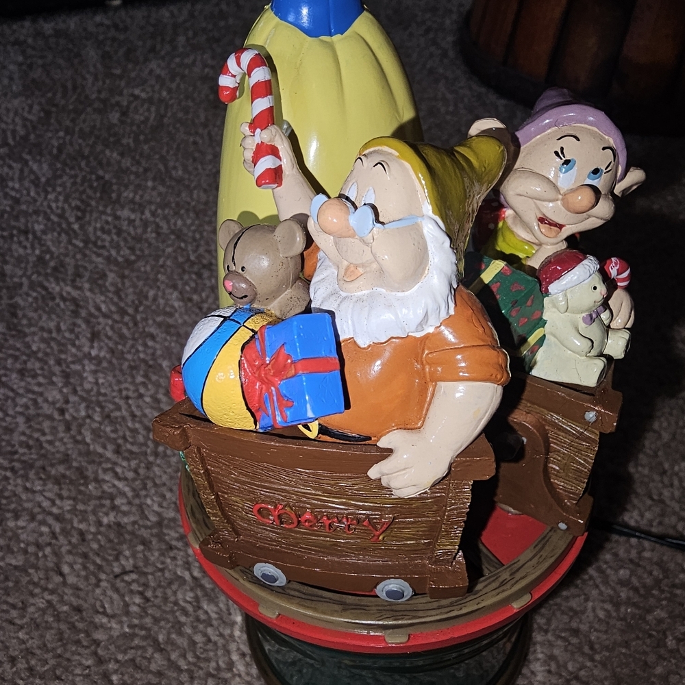 Mr. Christmas Disney's Snow White and the Seven Dwarfs Twirling Table Piece. - Picture 4 of 7